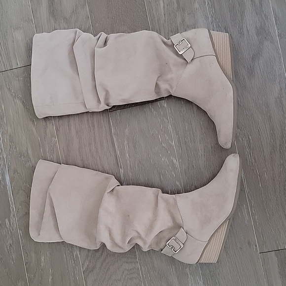 Boots - Picture 5 of 6